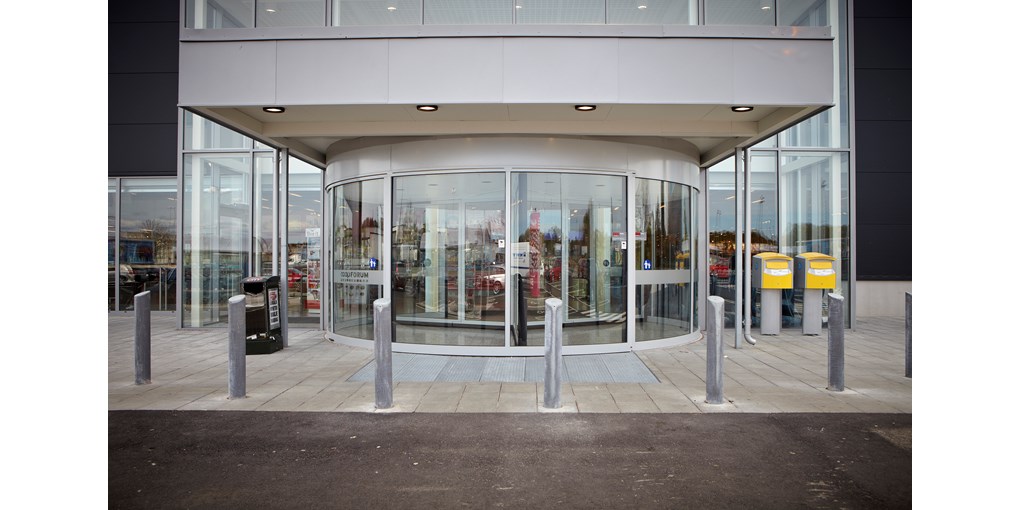 ASSA ABLOY high-capacity three wing revolving door